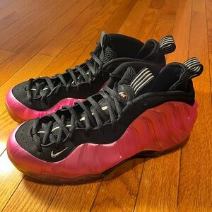 Nike Air Foamposite One (Pearlized pink) Size 11.5.